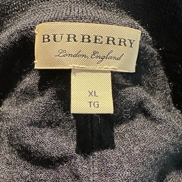 Authentic Burberry Cardigan - Picture 4 of 4